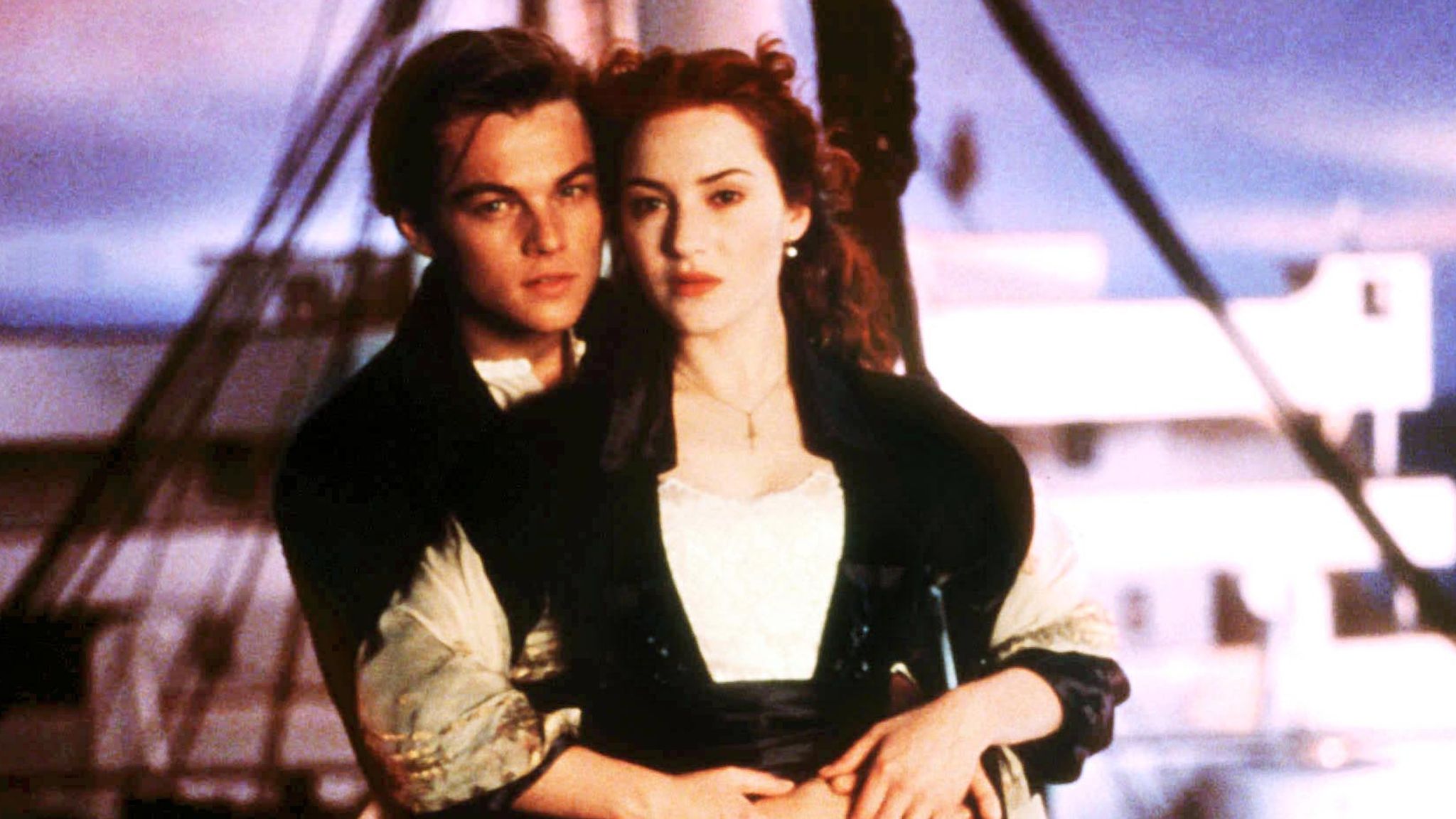 Leonardo DiCaprio and Kate Winslet in Titanic. Oic: 20th Century Fox/Paramount/Kobal/Shutterstock