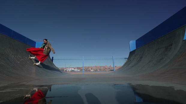 naiomi-glasses-skateboarding.jpg 