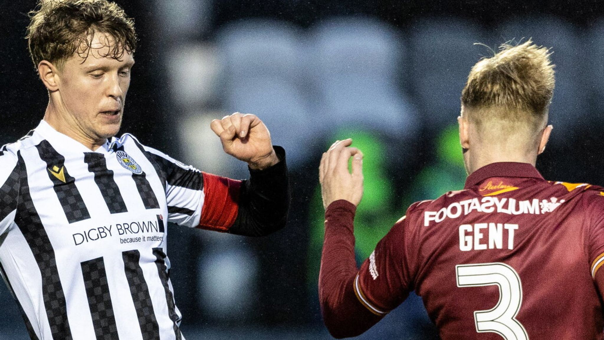 PAISLEY, SCOTLAND - DECEMBER 16: St Mirren&#39;s Mark O&#39;Hara (L) and Motherwell&#39;s Georgie Gent in action during a cinch Premiership match between St Mirren and Motherwell at SMiSA Stadium, on December 16, 2023, in Paisley, Scotland. (Photo by Mark Scates / SNS Group)