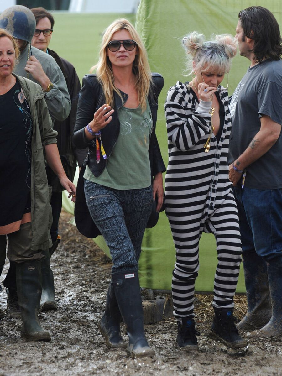 British model Kate Moss arrives with Jaime Winstone to watch her boyfriend Jamie Hince play with the The Kills on stage at Glastonbury Music Festival, Glastonbury, England, Saturday, June 25, 2011. More than 170,000 ticket-holders have arrived at Worthy Farm for the 41st festival. (AP Photo/Joel Ryan) 