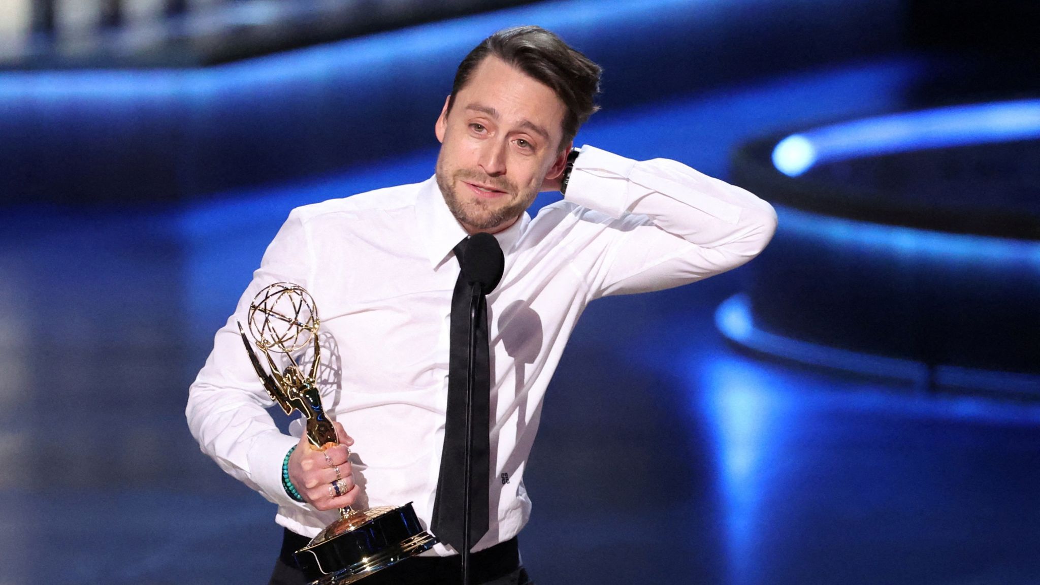 Kieran Culkin accepts the award for Outstanding Lead Actor in a Drama Series award for “Succession”at the 75th Primetime Emmy Awards in Los Angeles, California, U.S. January 15, 202. REUTERS/Mario Anzuoni 