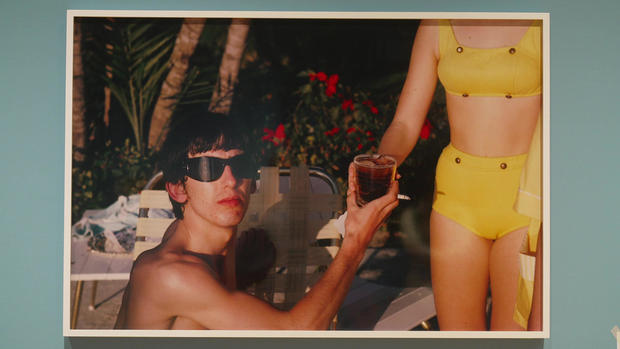 paul-mccartney-george-with-yellow-bikini-woman.jpg 