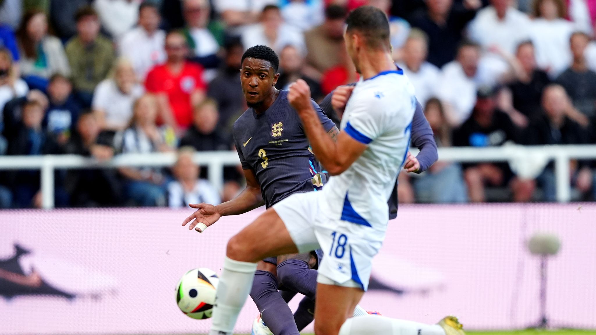 Ezri Konsa played at right-back at St James' Park