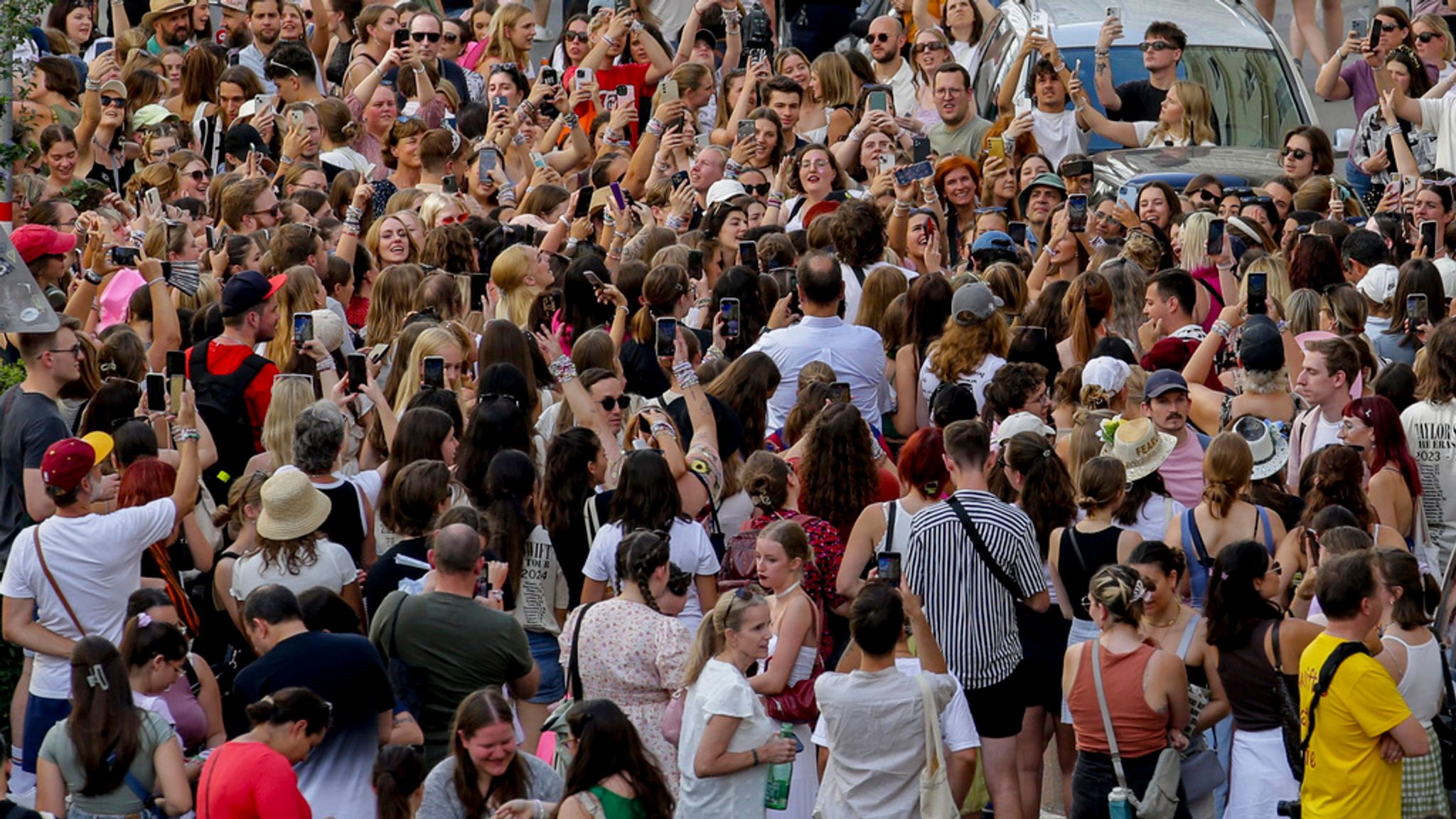 Swifties gather and sing in the city centre in Vienna on Thursday, Aug.8, 2024. Organizers of three Taylor Swift concerts in the stadium in Vienna this week called them off on Wednesday after officials announced arrests over an apparent plot to launch an attack on an event in the Vienna area such as the concerts. (AP Photo/Heinz-Peter Bader)