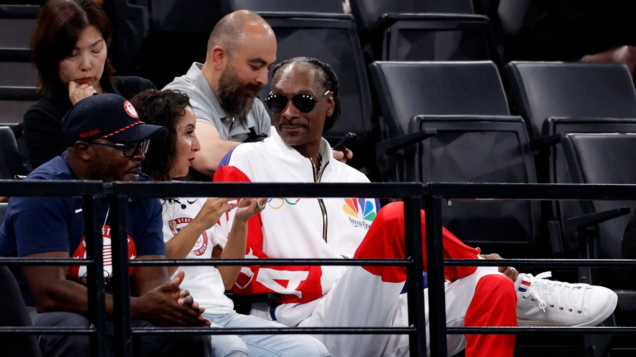 Paris 2024 Olympics - Artistic Gymnastics - Women's Qualification - Subdivision 2 - Bercy Arena, Paris, France - July 28, 2024. U.S. rapper Snoop Dogg in the stands during the Women's Qualification. REUTERS/Amanda Perobelli