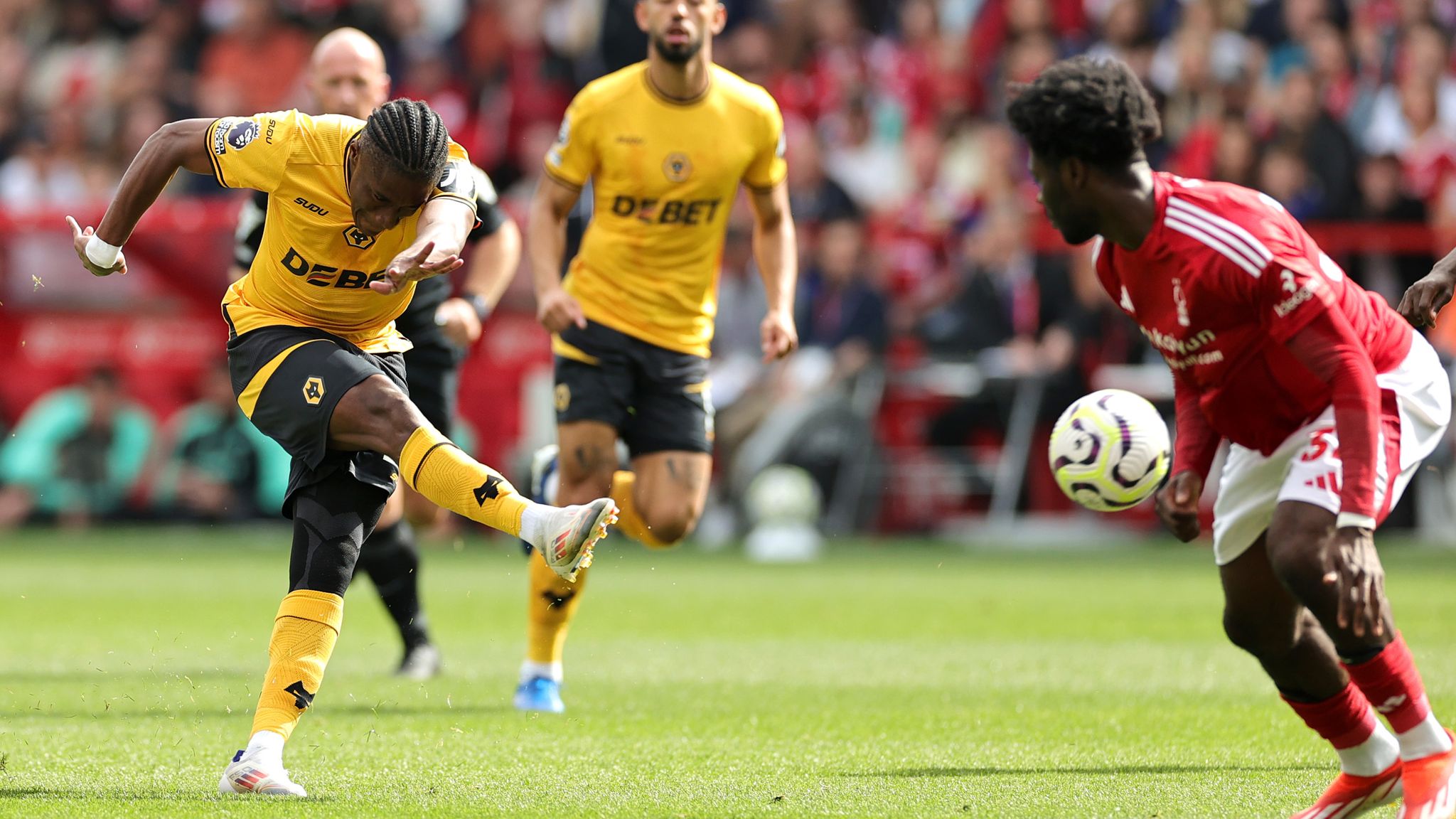 Jean-Ricner Bellegarde equalises for Wolves