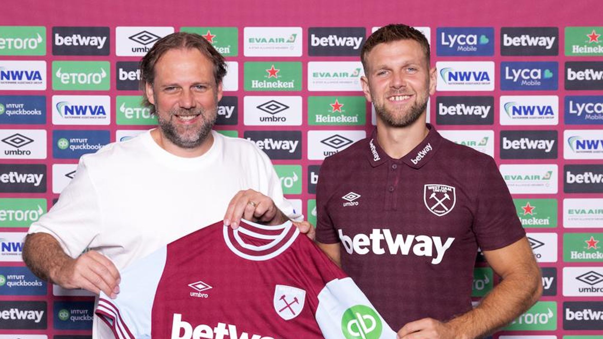 West Ham technical director Tim Steidten (left) with new Hammers signing Niclas Fullkrug. Credit: West Ham United.