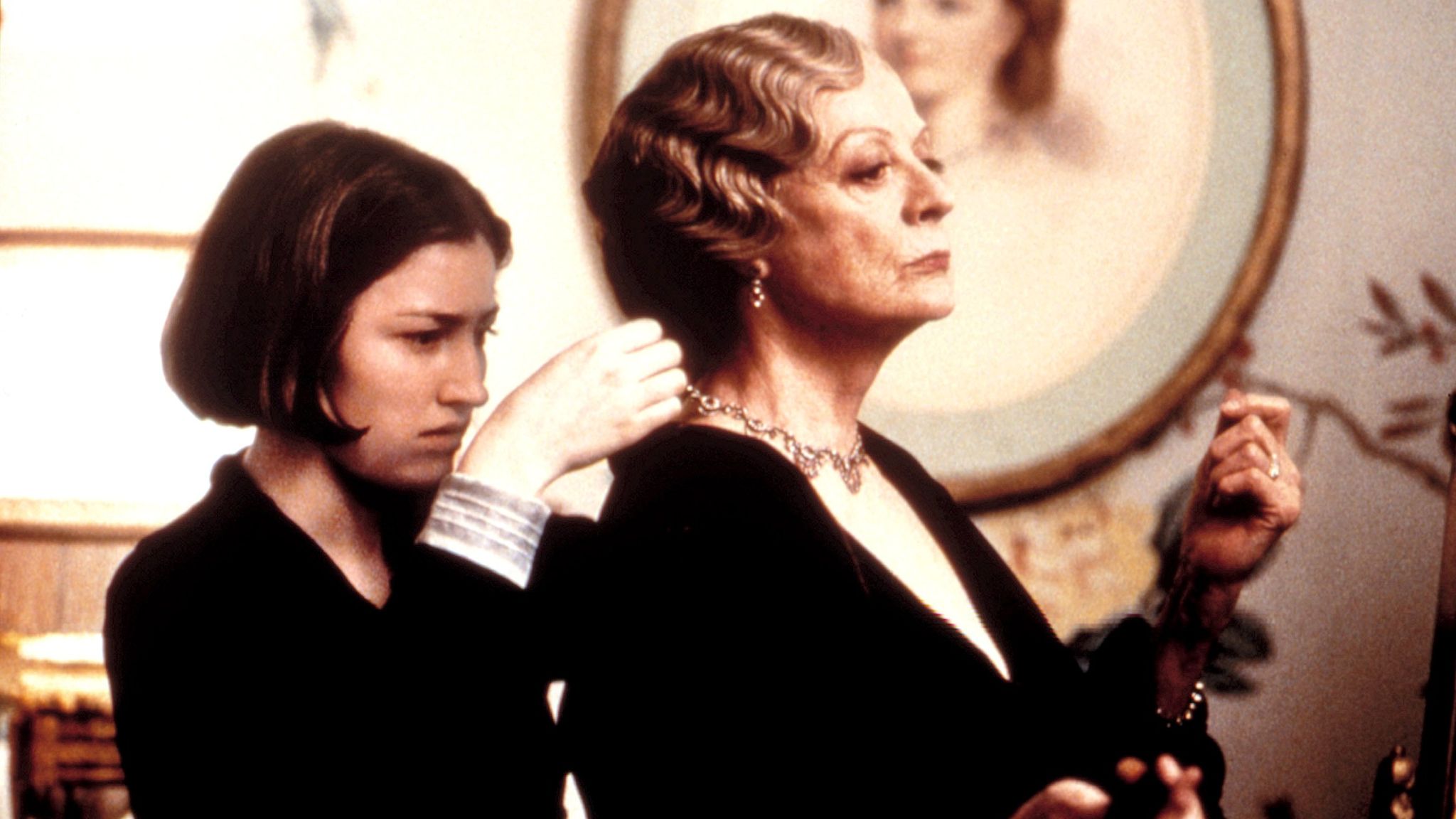 Pic: Everett/Shutterstock MAGGIE SMITH AND KELLY MACDONALD IN 'GOSFORD PARK' - 2001 2001