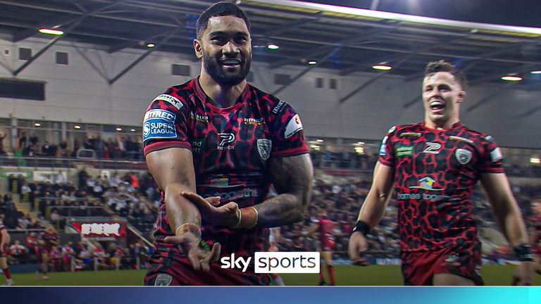 Ricky Leutele celebrates scoring try against St Helens