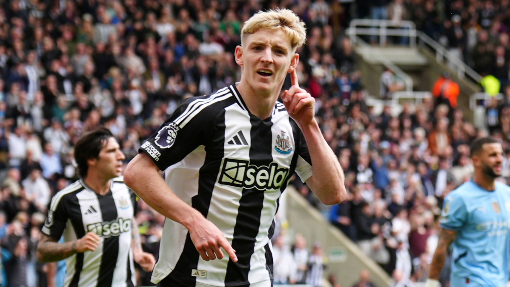 Anthony Gordon gestures while celebrating his goal against Man City