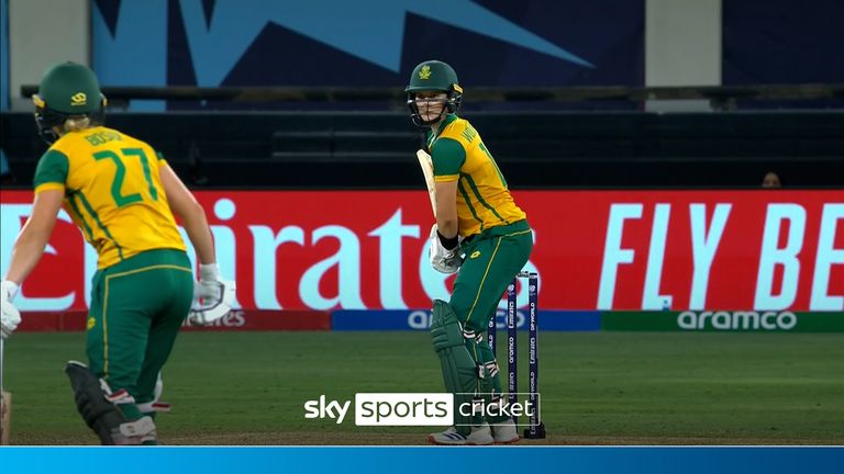 South Africa&#39;s Laura Woolvardt hit a big six as her side continue their strong batting performance against Australia.