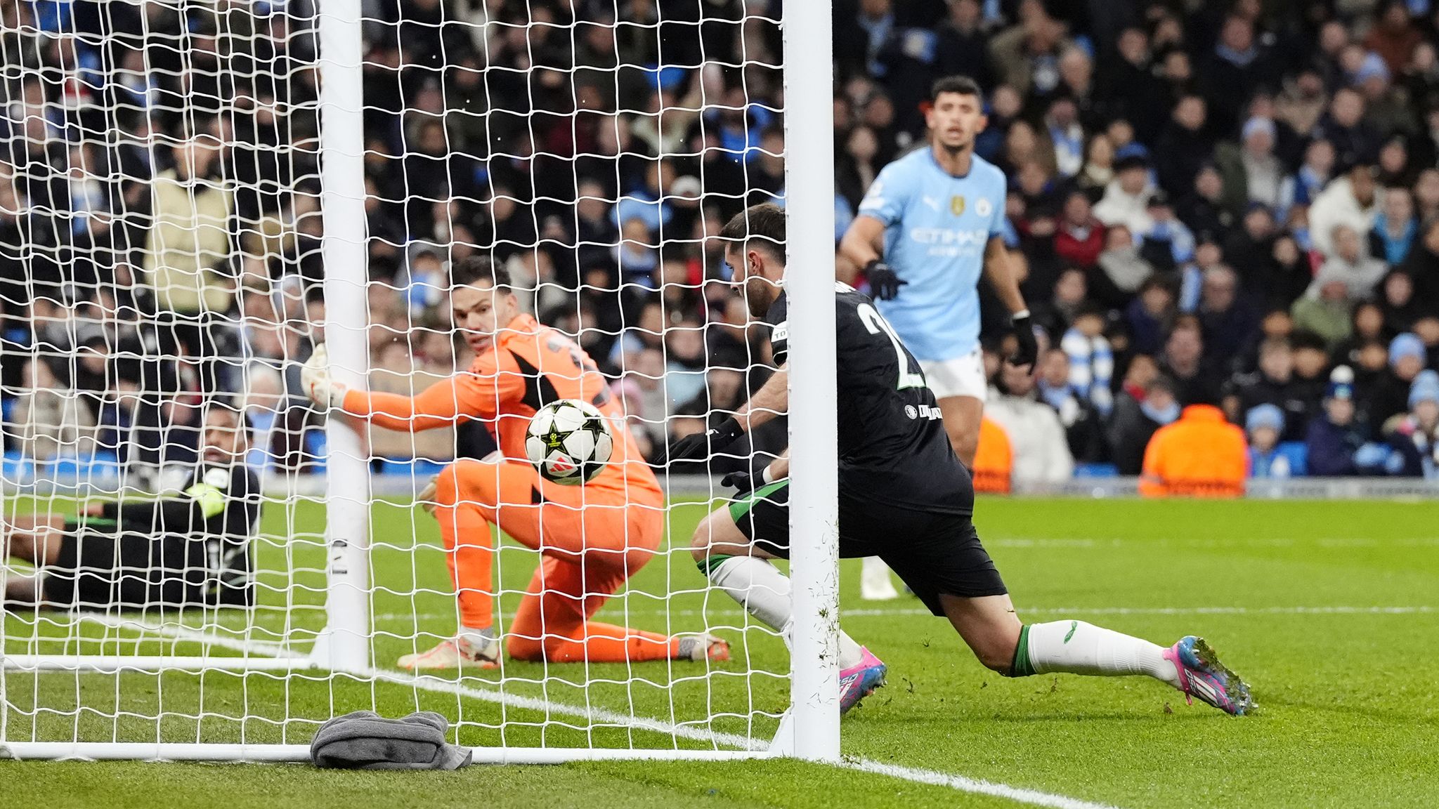 Santiago Gimenez had the simple task of chesting the ball over the line