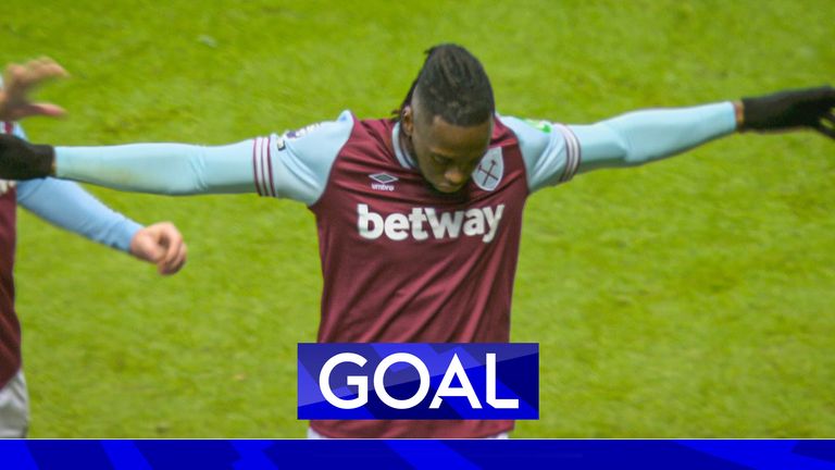 Aaron Wan-Bissaka extends West Ham&#39;s lead at Newcastle by slotting the ball in across the goal.