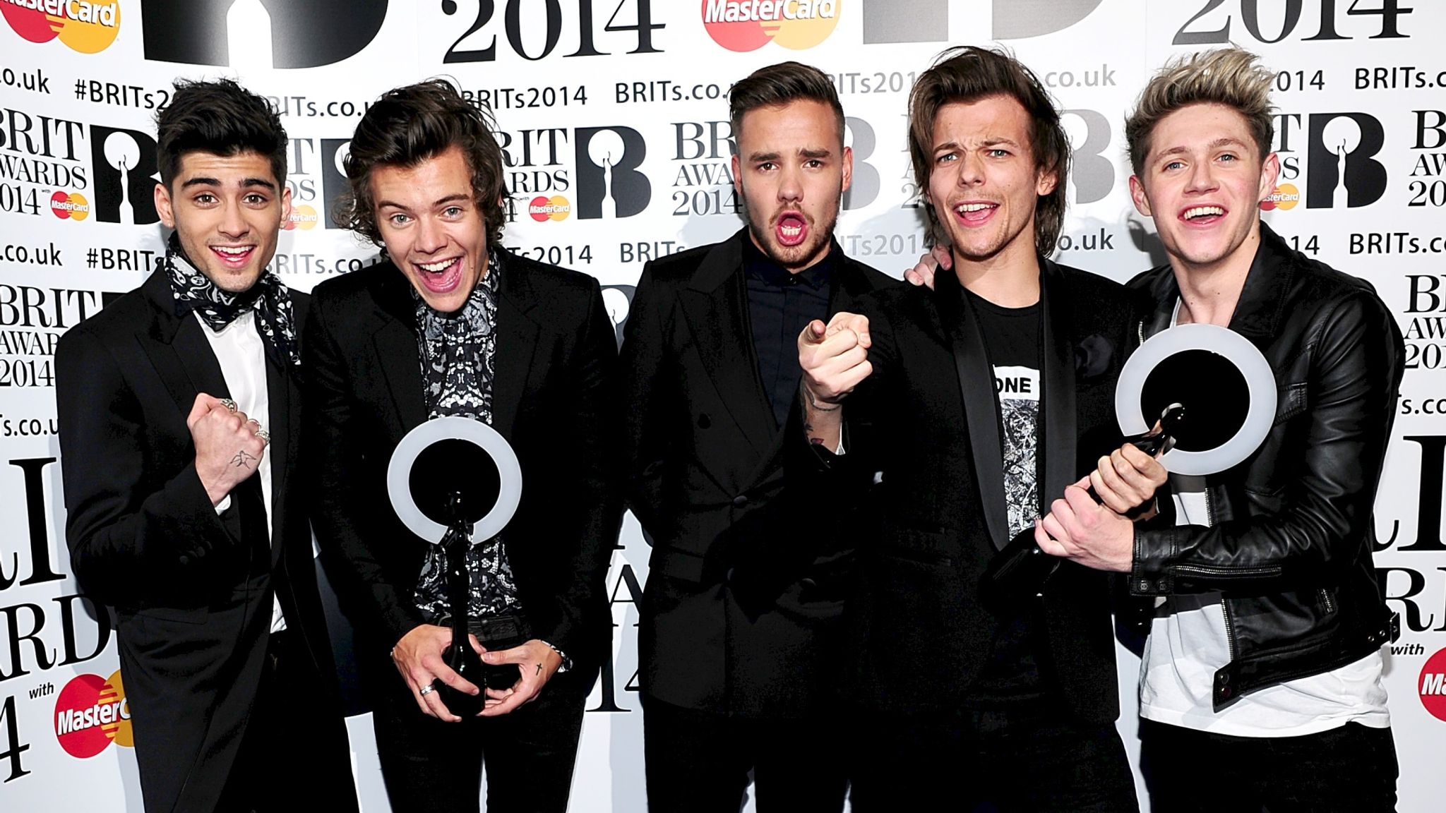 File photo dated 19/02/14 of (left to right) Zayn Malik, Harry Styles, Liam Payne, Louis Tomlinson and Nial Horan from One Direction with their Awards in the press room at the 2014 Brit Awards at the O2 Arena, London.. Liam Payne has died after falling from the third floor of a hotel in Buenos Aires, according to local officials. He was 31. Issue date: Wednesday October 16, 2024. 