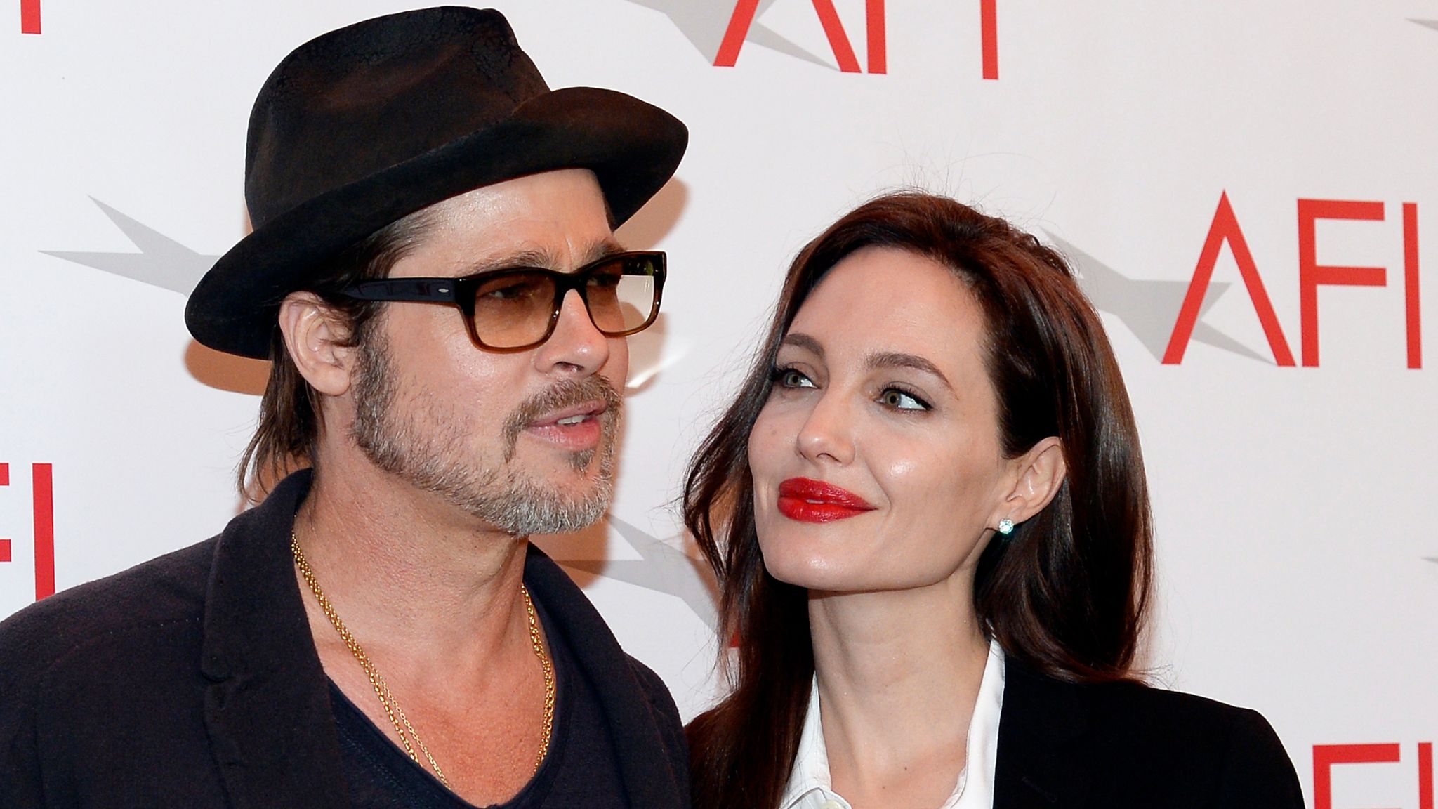 Actor Brad Pitt and actress/director Angelina Jolie pose at the AFI Awards 2014 honoring excellence in film and television in Beverly Hills, California on January 9, 2015. REUTERS/Kevork Djansezian (UNITED STATES - Tags: ENTERTAINMENT)