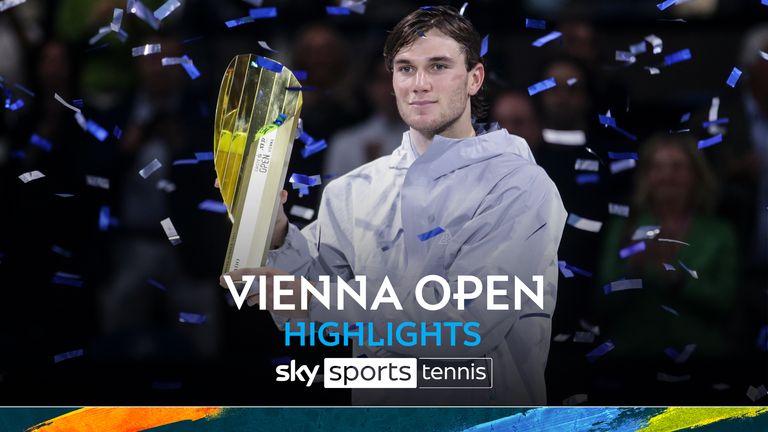 Britain&#39;s Jack Draper holds the trophy after beating Karen Khachanov during their Erste Bank Open ATP tennis tournament final in Vienna, Austria, Sunday, Oct. 27, 2024. (AP Photo/Heinz-Peter Bader) 