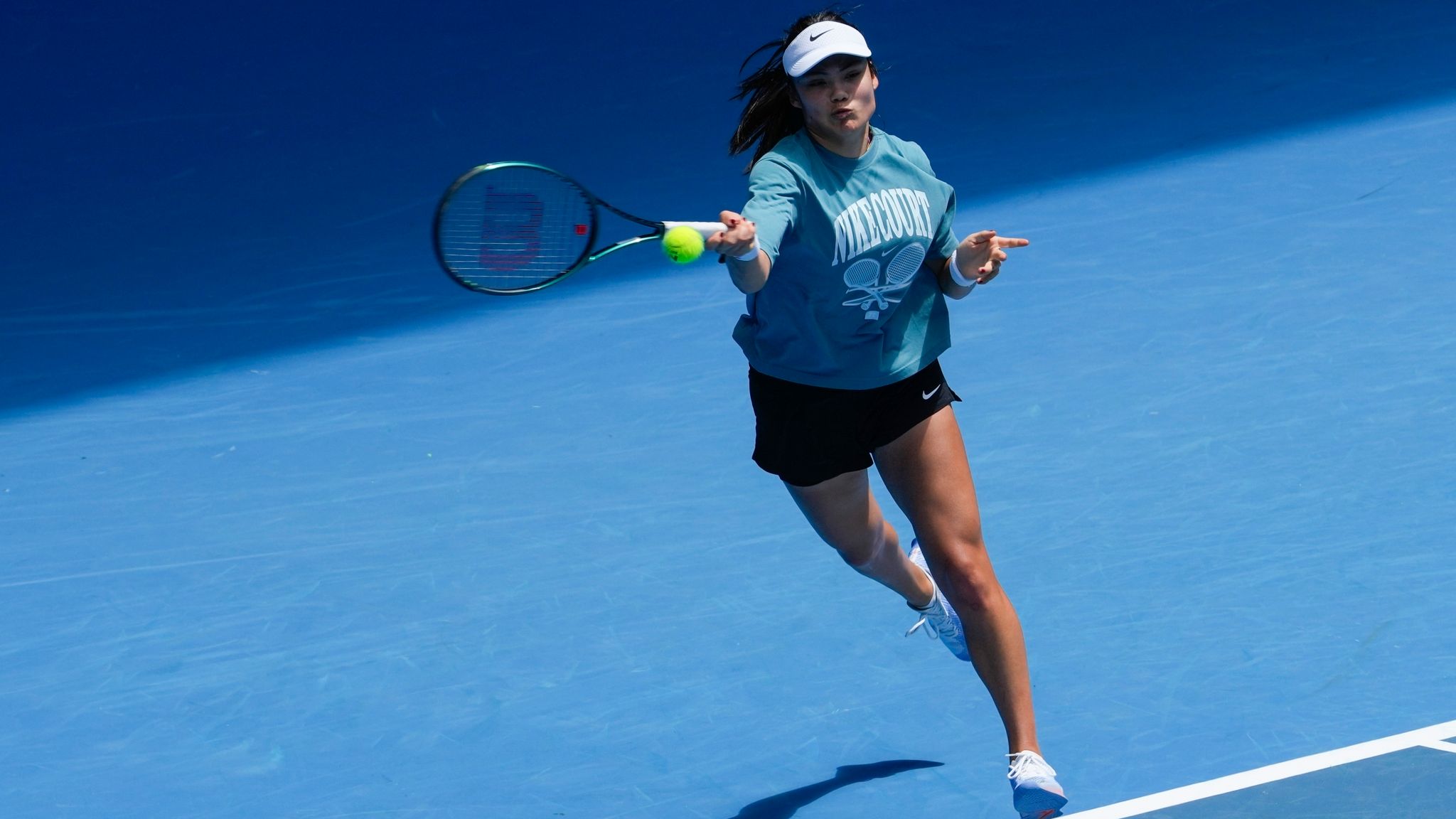 Britain's Emma Raducanu plays a forehand return to during a practice session ahead of the Australian Open tennis championship in Melbourne, Australia, Friday, Jan. 10, 2025. (AP Photo/Manish Swarup)