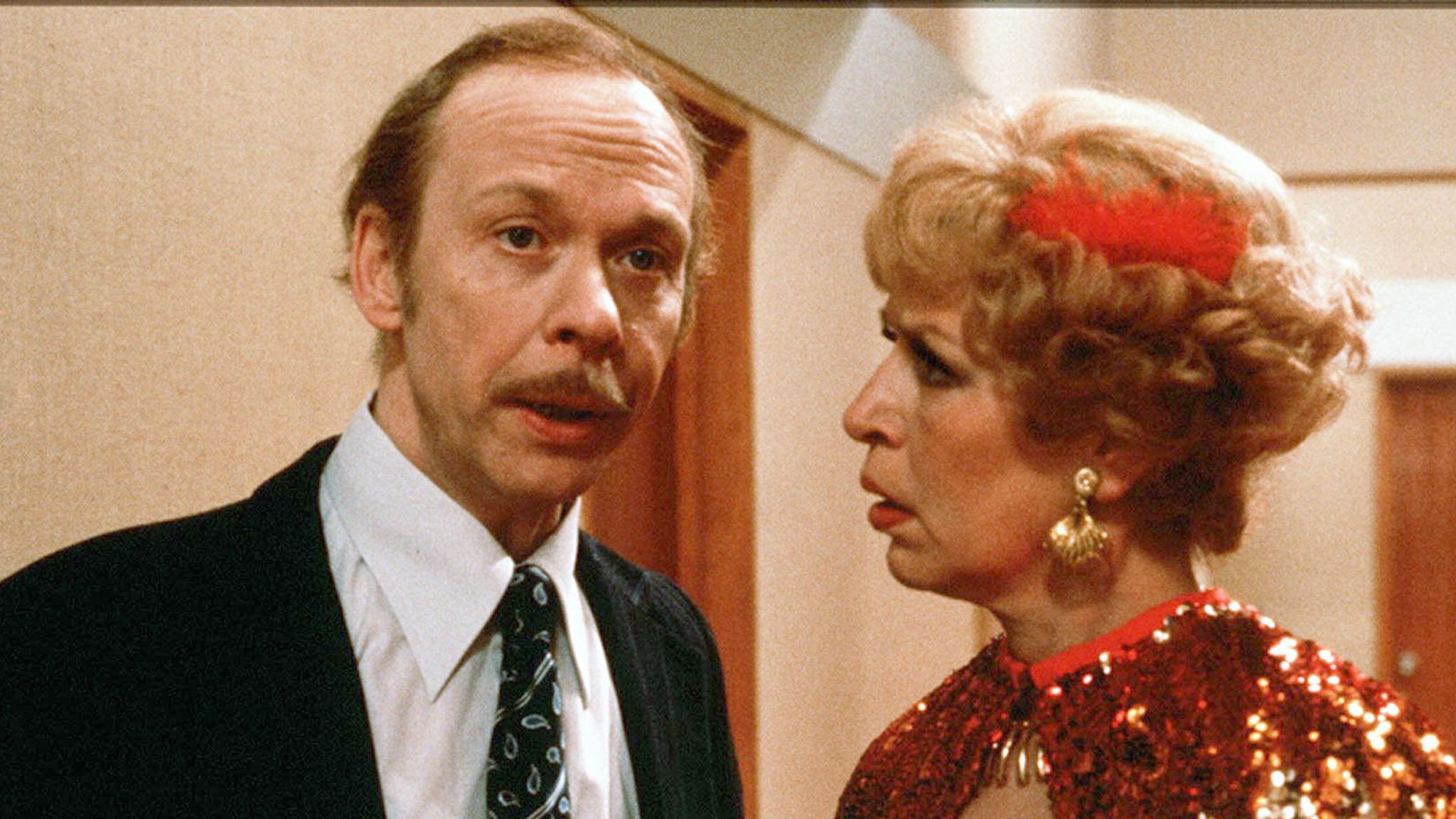 Brian Murphy and Yootha Joyce in George and Mildred. Pic: ITV/Shutterstock 